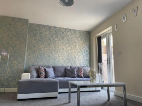 Cheerful 3 Bedroom Town House With Hot Tub